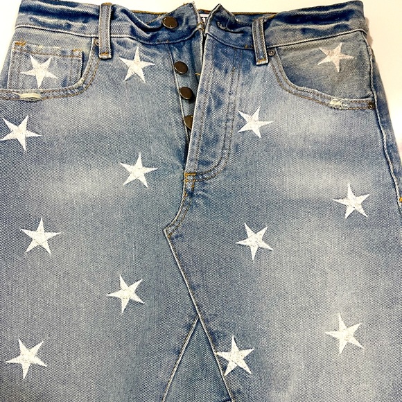 Adorable jean skirt - Picture 1 of 10